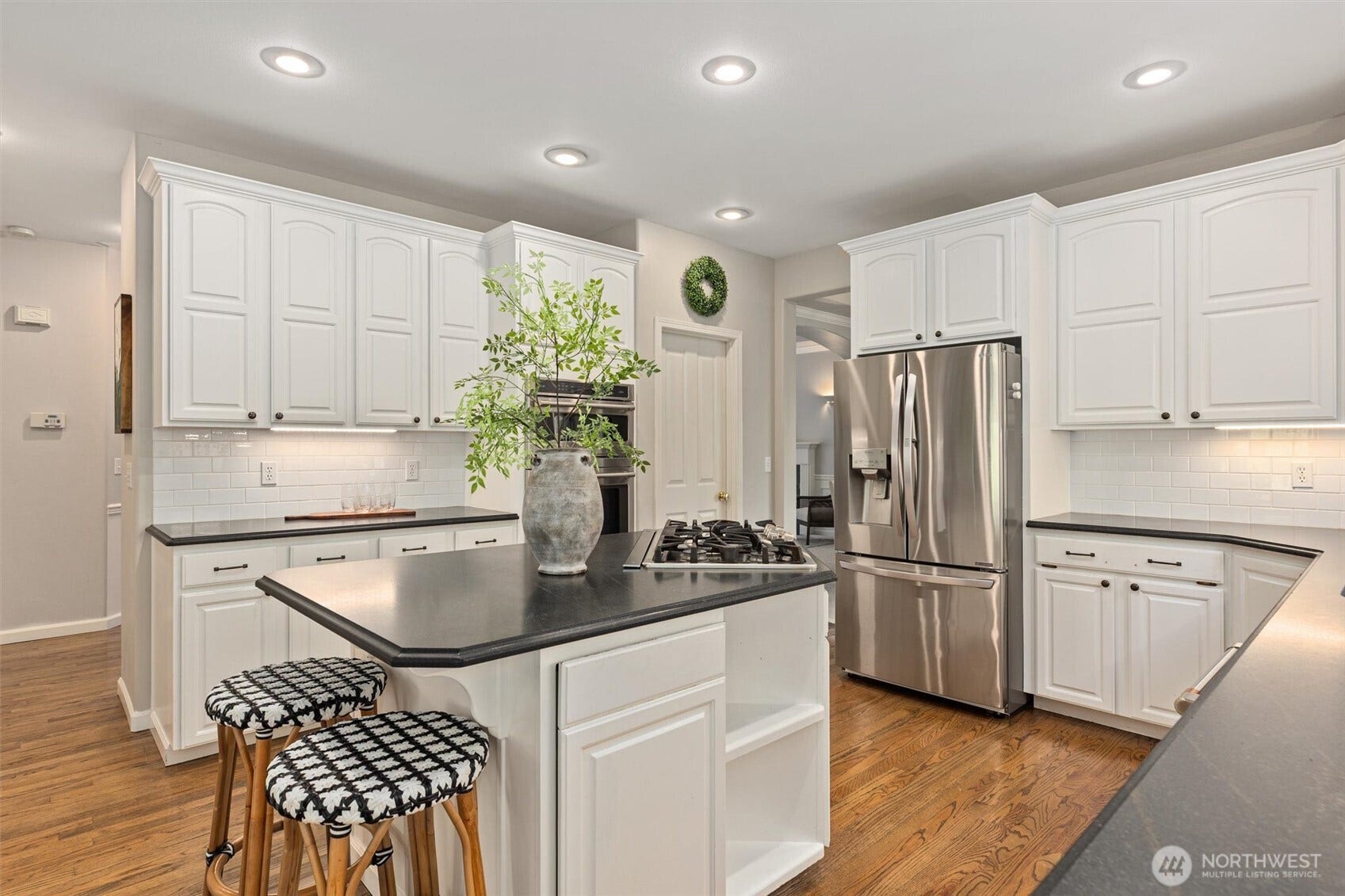 19141 148th Avenue NE, Woodinville, WA 98072 Newer SS Appliances