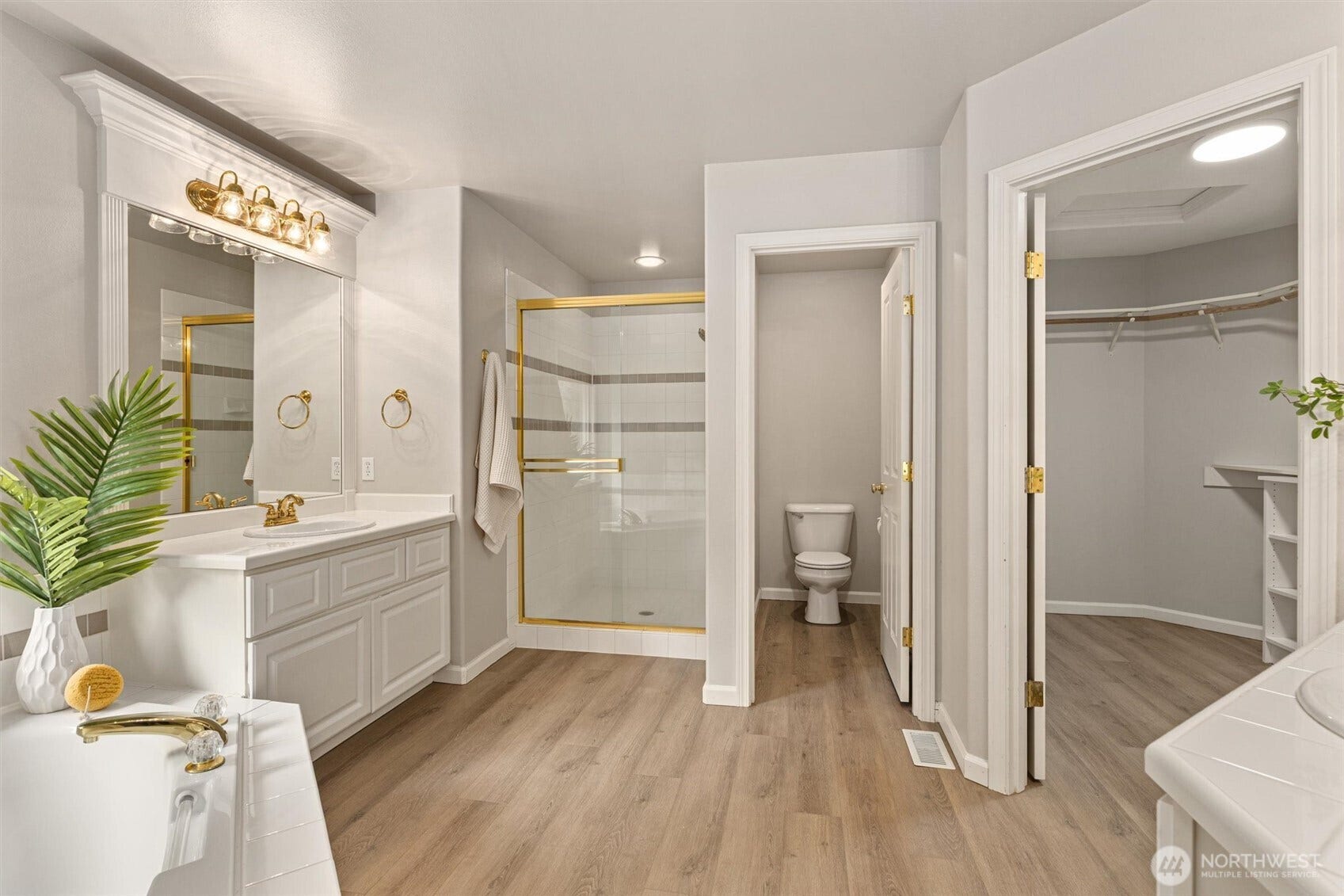 19141 148th Avenue NE, Woodinville, WA 98072 Dual vanities
