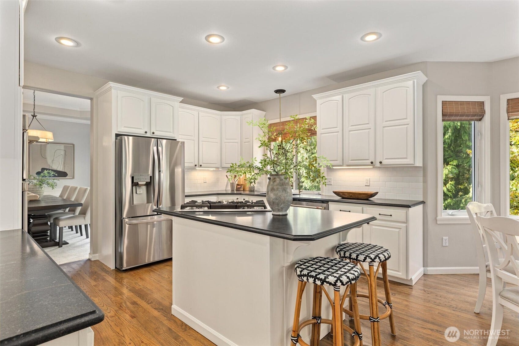 19141 148th Avenue NE, Woodinville, WA 98072 Beautifully updated Kitchen
