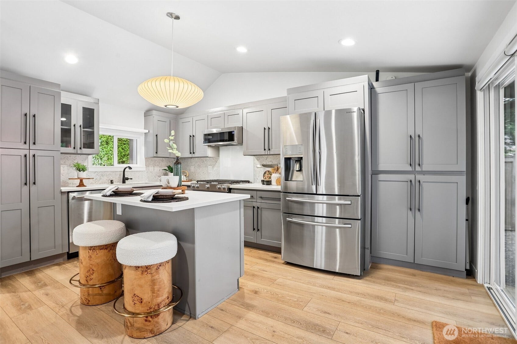 10030 37th Avenue SW, Seattle, WA 98146 10030 37th Avenue SW, Seattle, WA 98146