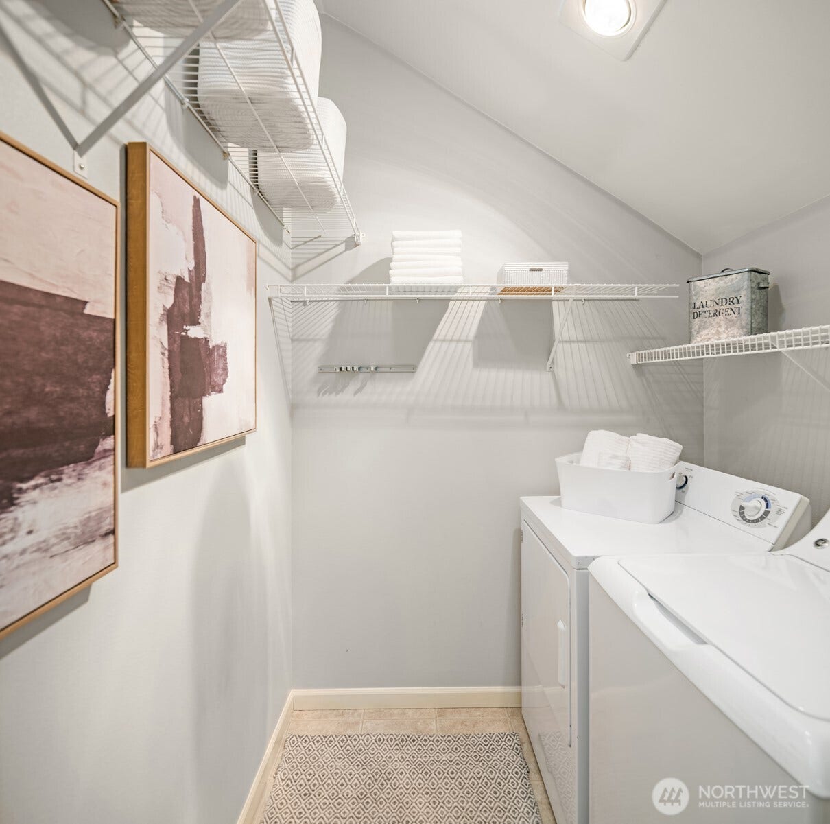 8521 Interlake Avenue N, #B, Seattle, WA 98103 A real laundry room, not just a closet!