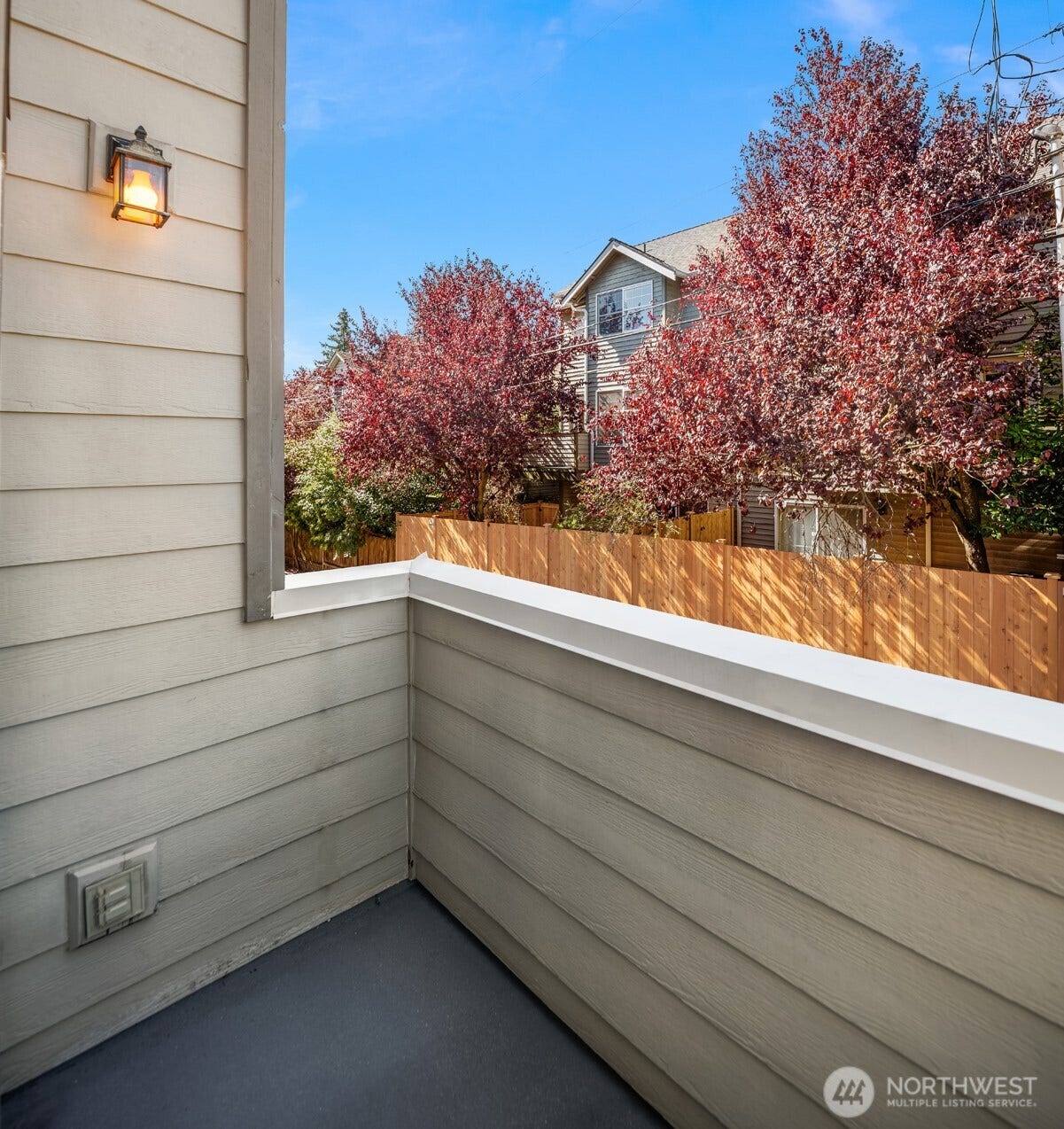 8521 Interlake Avenue N, #B, Seattle, WA 98103 Morning coffee here, anyone?
