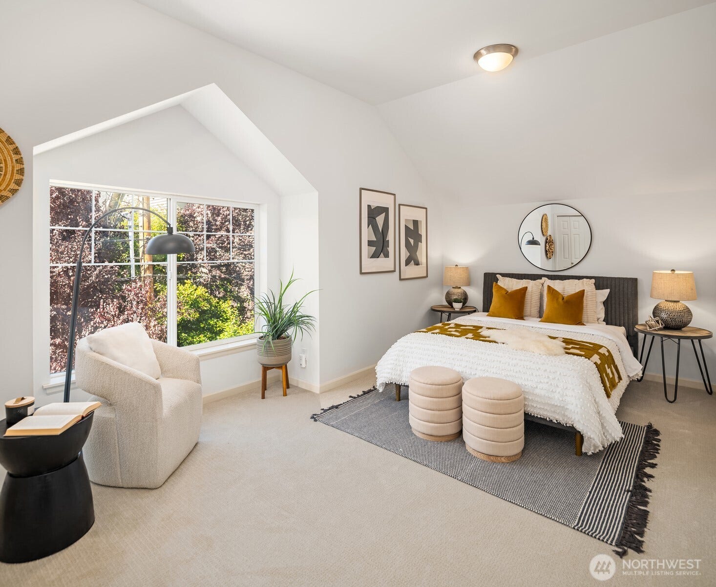 8521 Interlake Avenue N, #B, Seattle, WA 98103 Large top-floor primary suite with vaulted ceilings.
