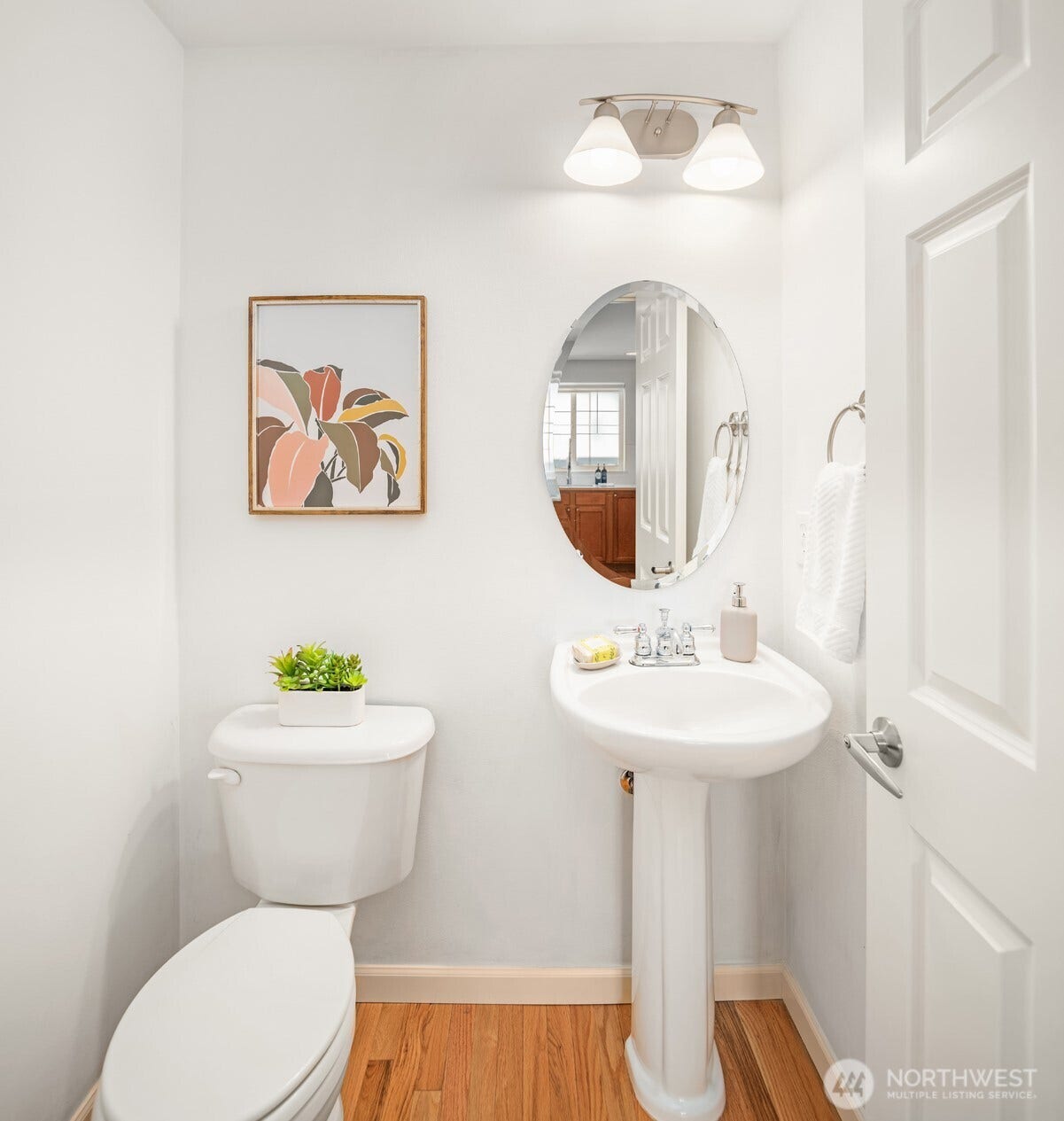 8521 Interlake Avenue N, #B, Seattle, WA 98103 Powder room on the main.