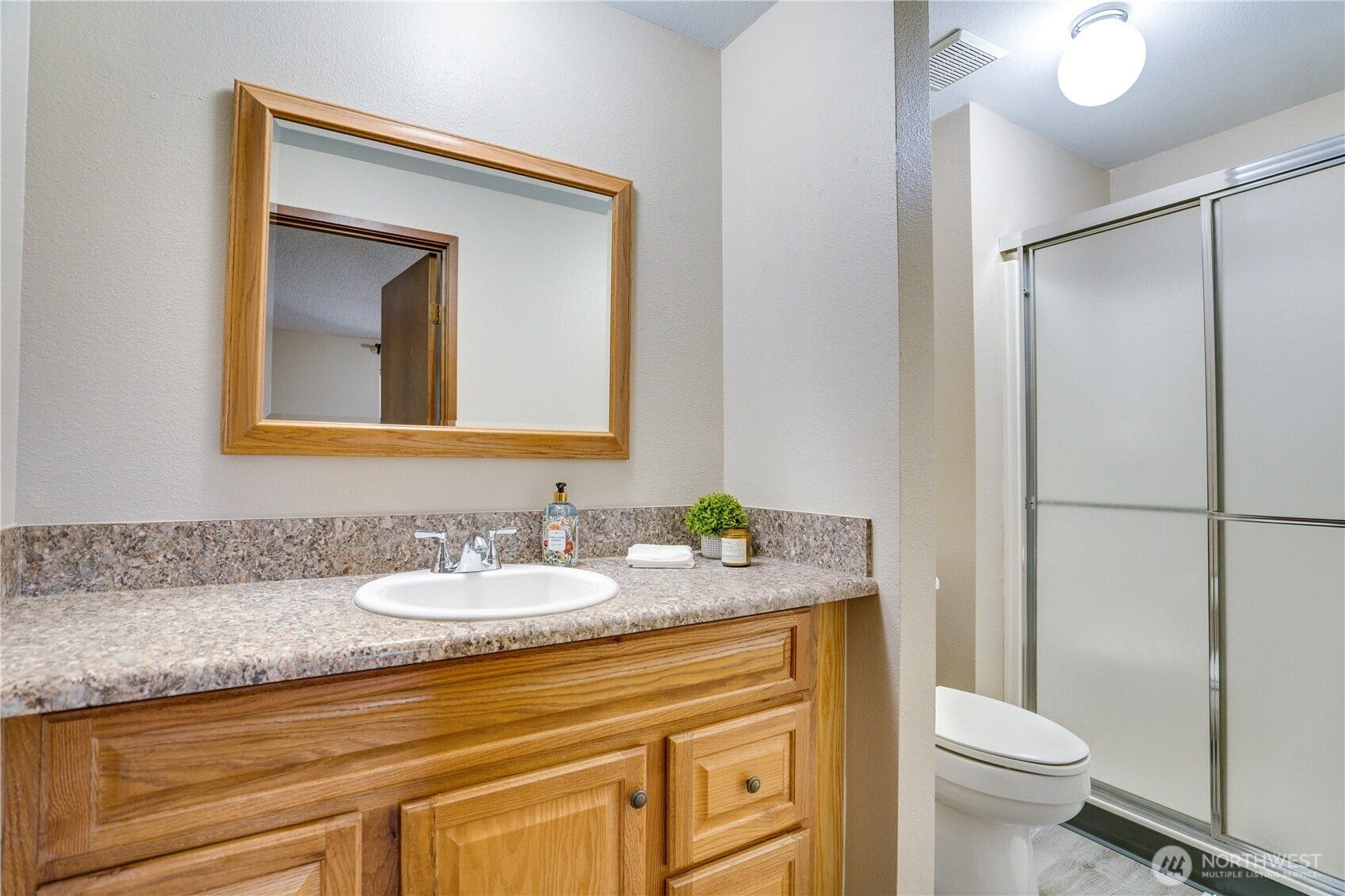 3023 Bridgeport Way W, #B, University Place, WA 98466 3/4 Bath