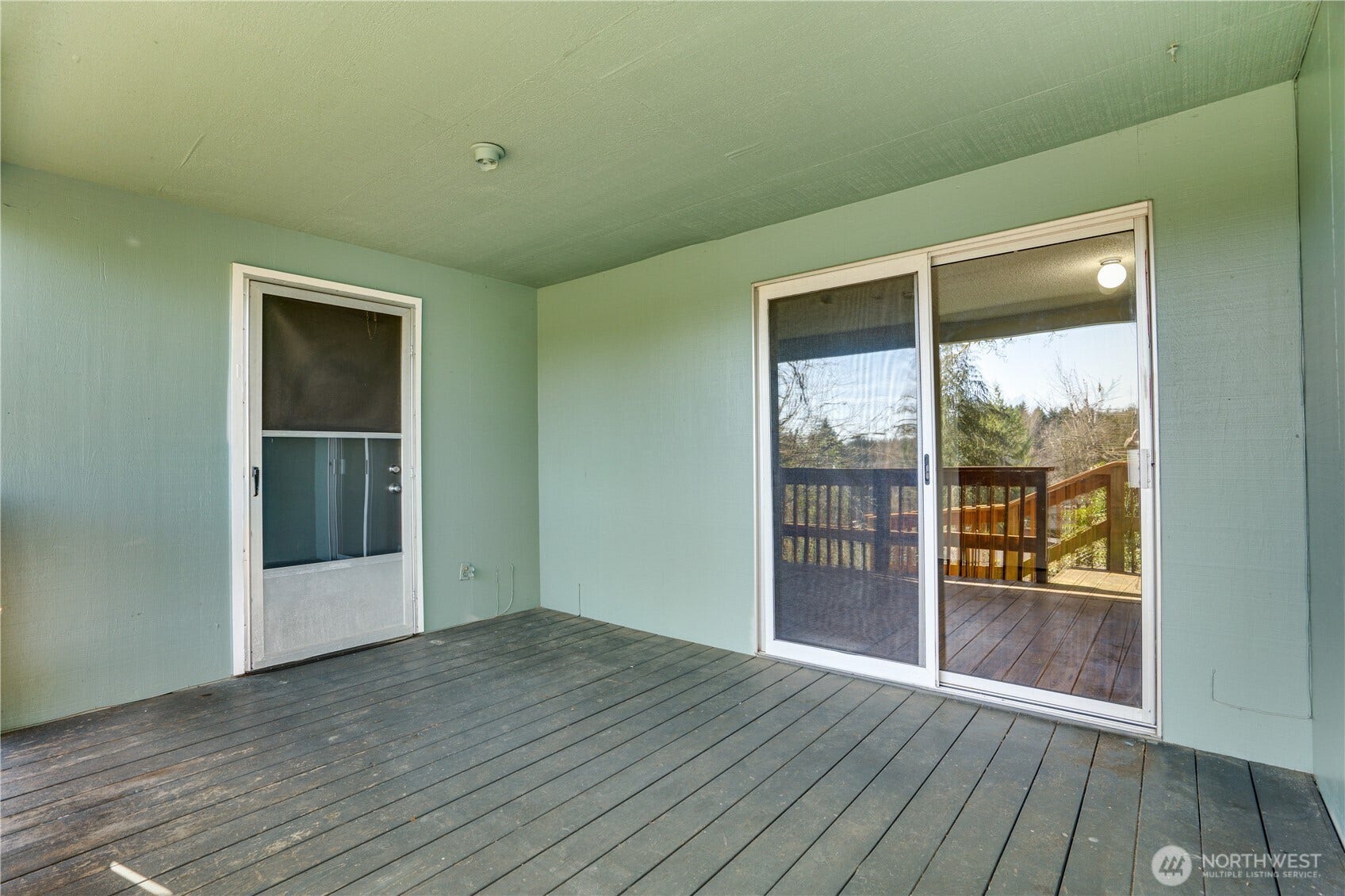 3023 Bridgeport Way W, #B, University Place, WA 98466 Private Covered Patio