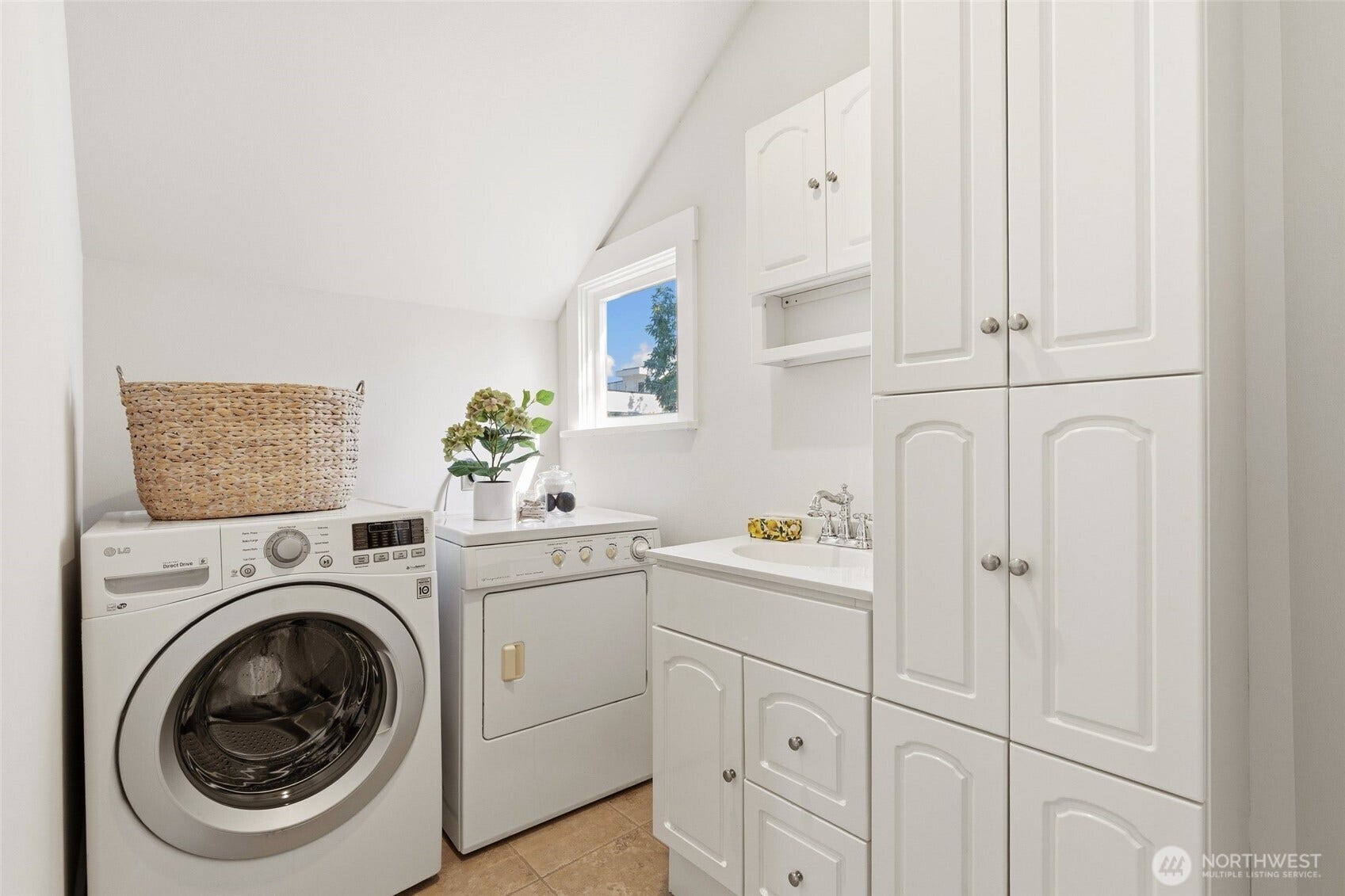 5246 12th Avenue NE, Seattle, WA 98105 5246 12th Avenue NE, Seattle, WA 98105