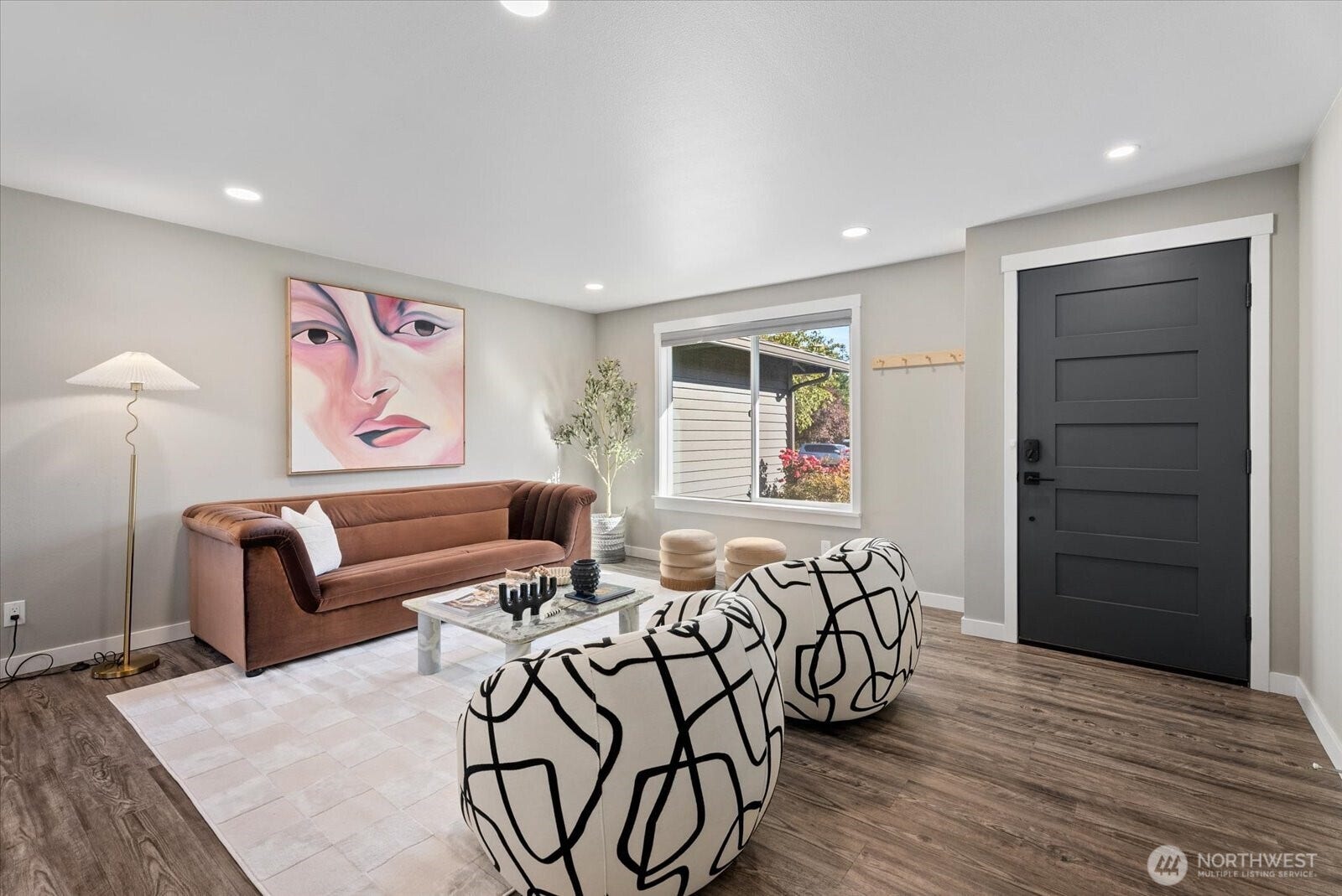 12728 NE 132nd Place, Kirkland, WA 98034 Inviting home filled with beautiful natural light.