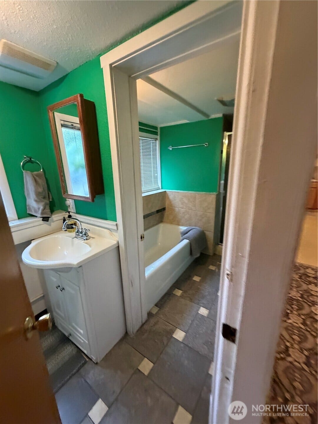 3852 Courtland Place S, Seattle, WA 98118