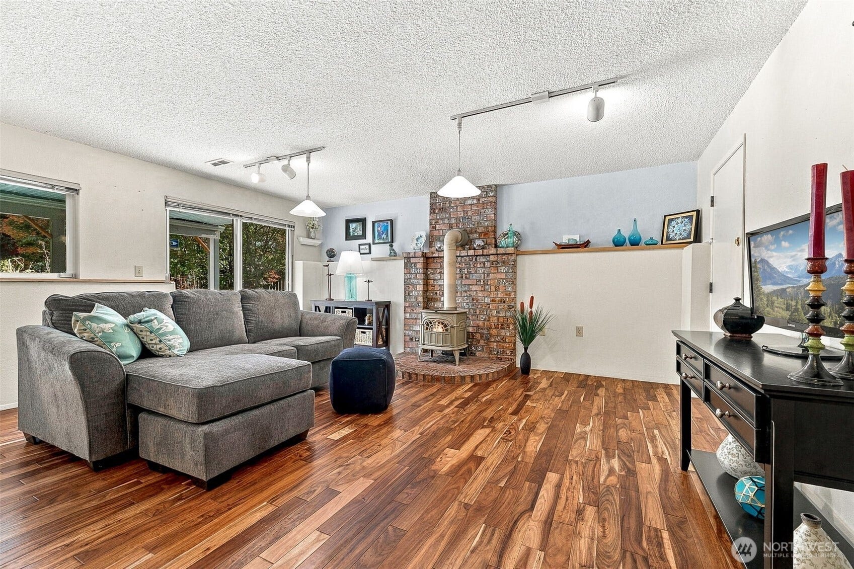 17324 40th Avenue S, SeaTac, WA 98188 17324 40th Avenue S, SeaTac, WA 98188