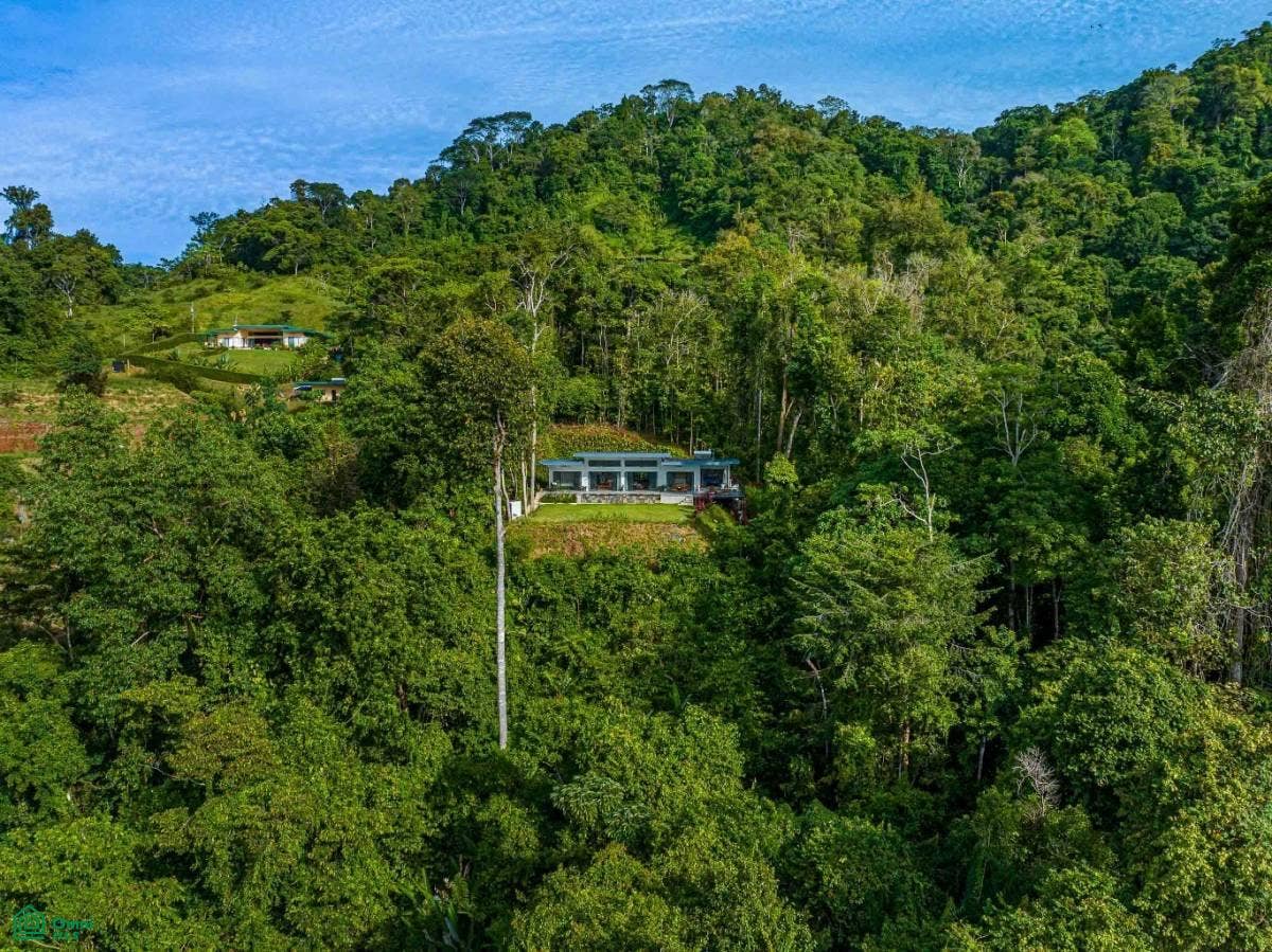 One Level Private and Mod Coastal and Ocean Views Casa Los Delfines, Dominical, Puntarenas, Costa Rica