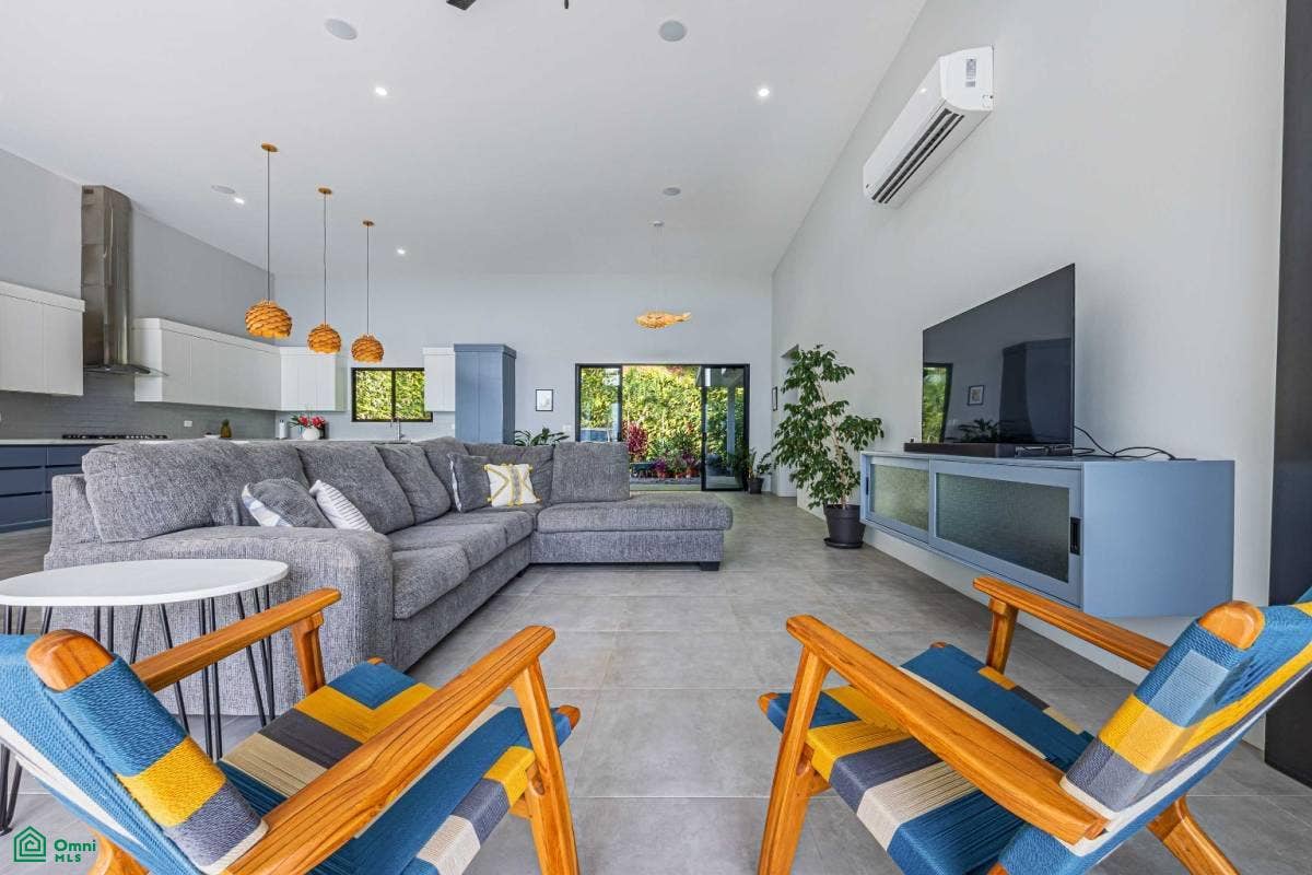 One Level Private and Mod Coastal and Ocean Views Casa Los Delfines, Dominical, Puntarenas, Costa Rica