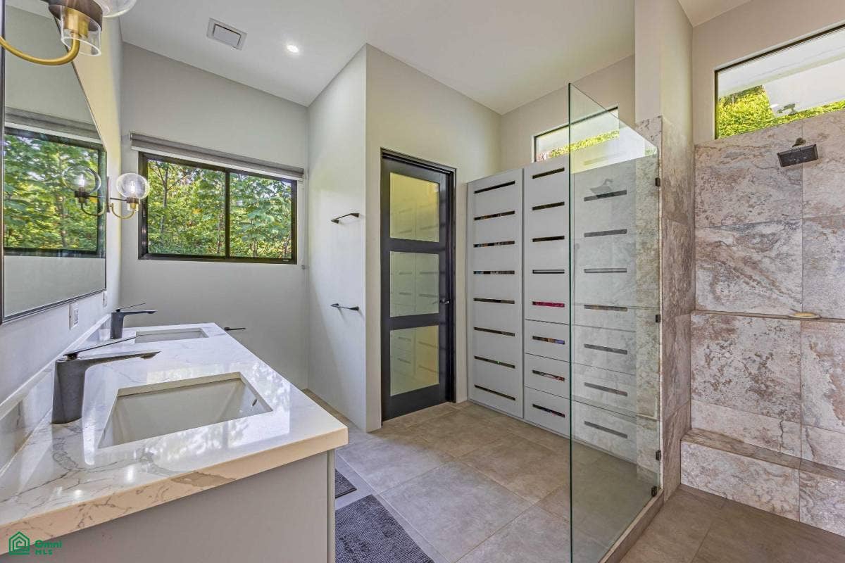 One Level Private and Mod Coastal and Ocean Views Casa Los Delfines, Dominical, Puntarenas, Costa Rica