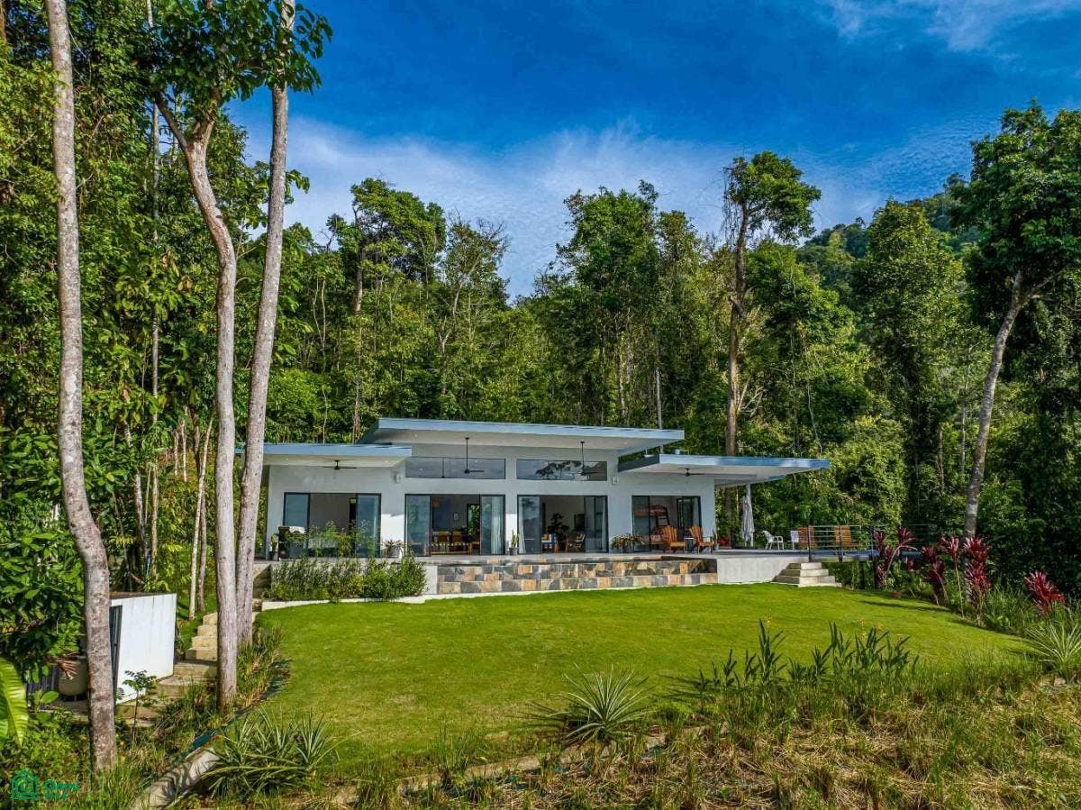 One Level Private and Mod Coastal and Ocean Views Casa Los Delfines, Dominical, Puntarenas, Costa Rica