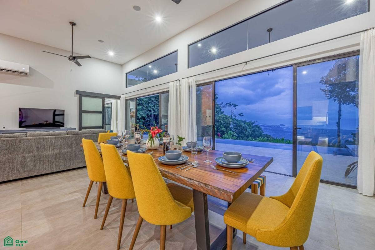 One Level Private and Mod Coastal and Ocean Views Casa Los Delfines, Dominical, Puntarenas, Costa Rica