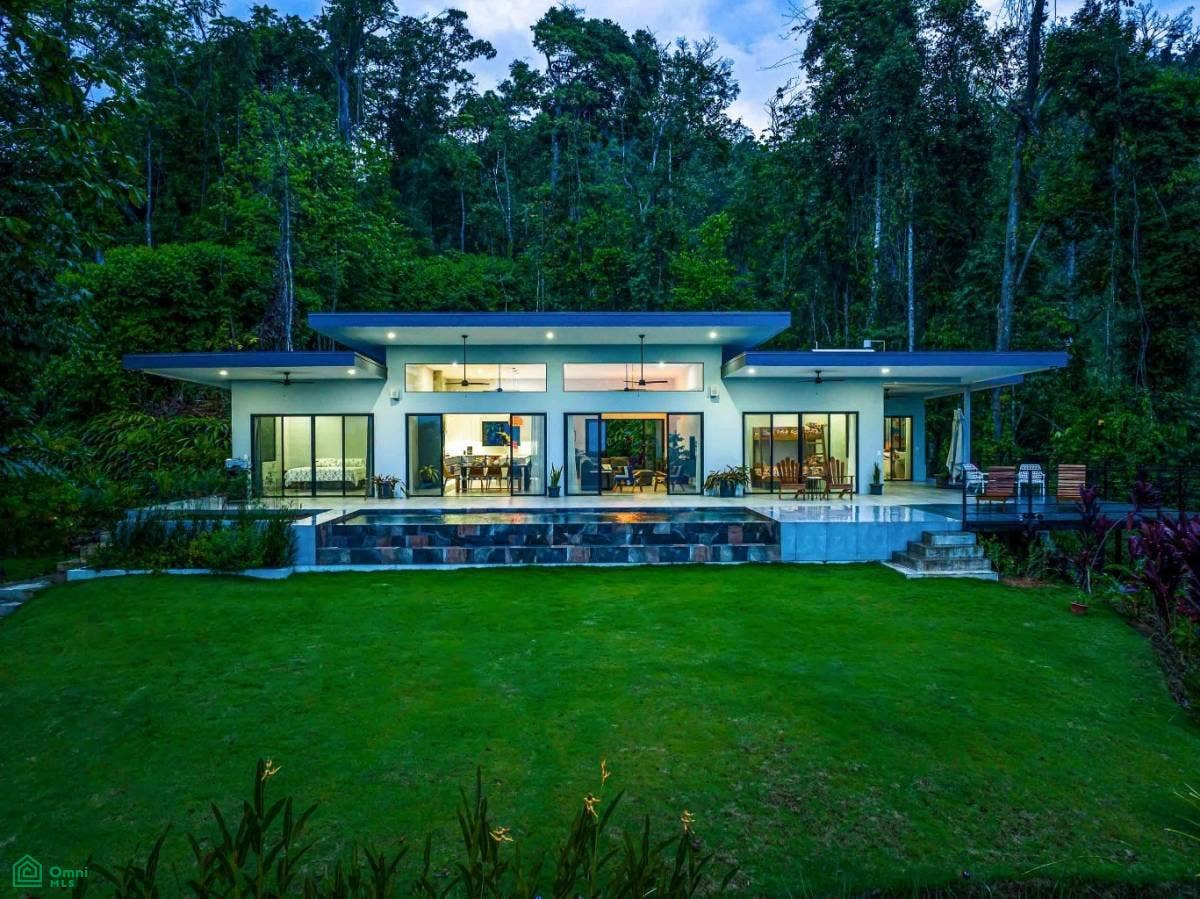 One Level Private and Mod Coastal and Ocean Views Casa Los Delfines, Dominical, Puntarenas, Costa Rica