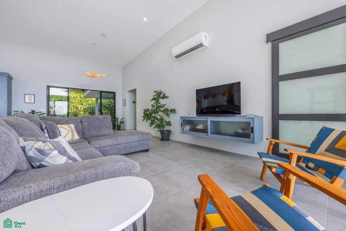 One Level Private and Mod Coastal and Ocean Views Casa Los Delfines, Dominical, Puntarenas, Costa Rica