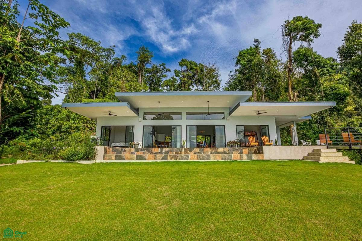 One Level Private and Mod Coastal and Ocean Views Casa Los Delfines, Dominical, Puntarenas, Costa Rica