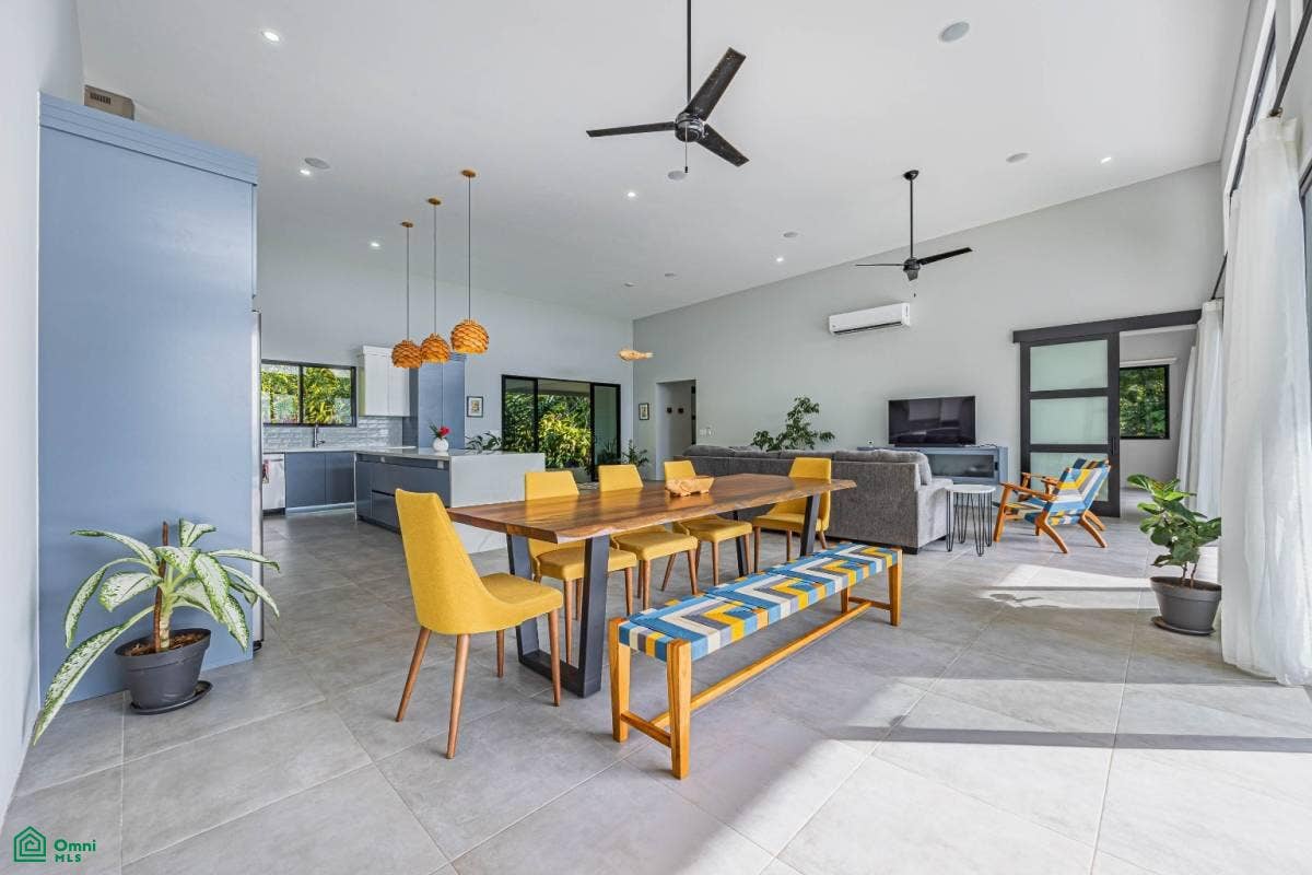 One Level Private and Mod Coastal and Ocean Views Casa Los Delfines, Dominical, Puntarenas, Costa Rica