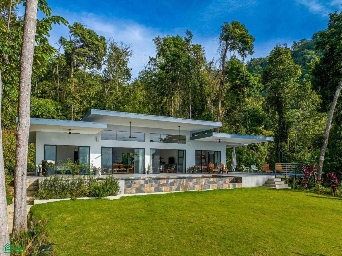 One Level Private and Mod Coastal and Ocean Views Casa Los Delfines, Dominical, Puntarenas, Costa Rica