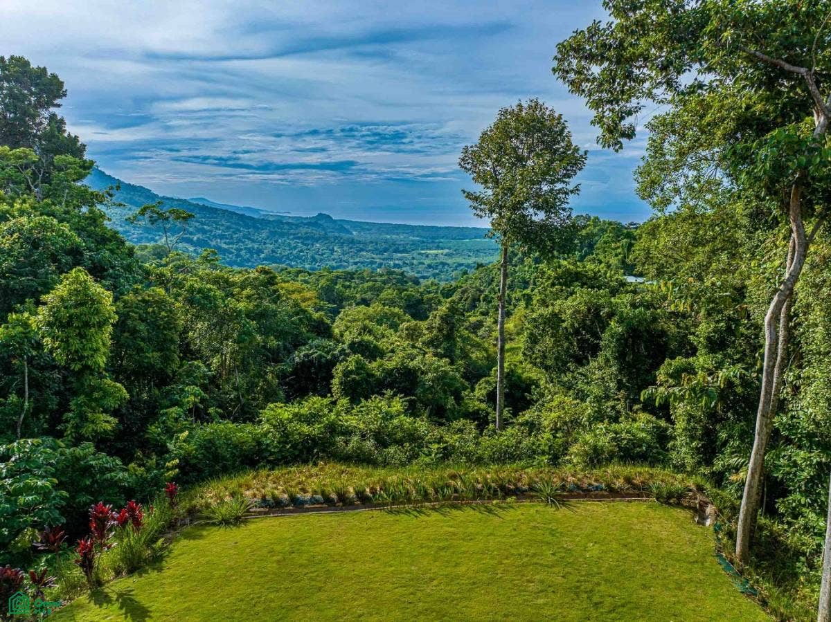 One Level Private and Mod Coastal and Ocean Views Casa Los Delfines, Dominical, Puntarenas, Costa Rica