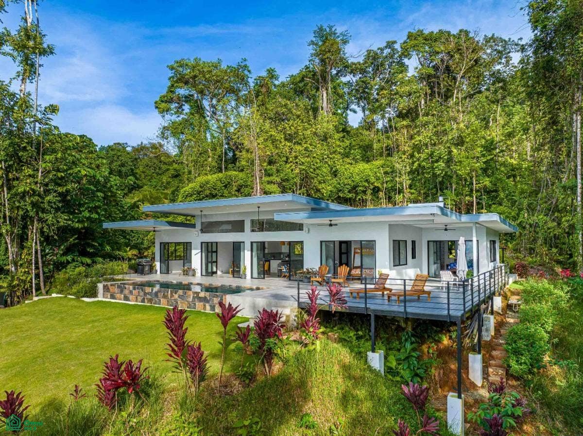 One Level Private and Mod Coastal and Ocean Views Casa Los Delfines, Dominical, Puntarenas, Costa Rica