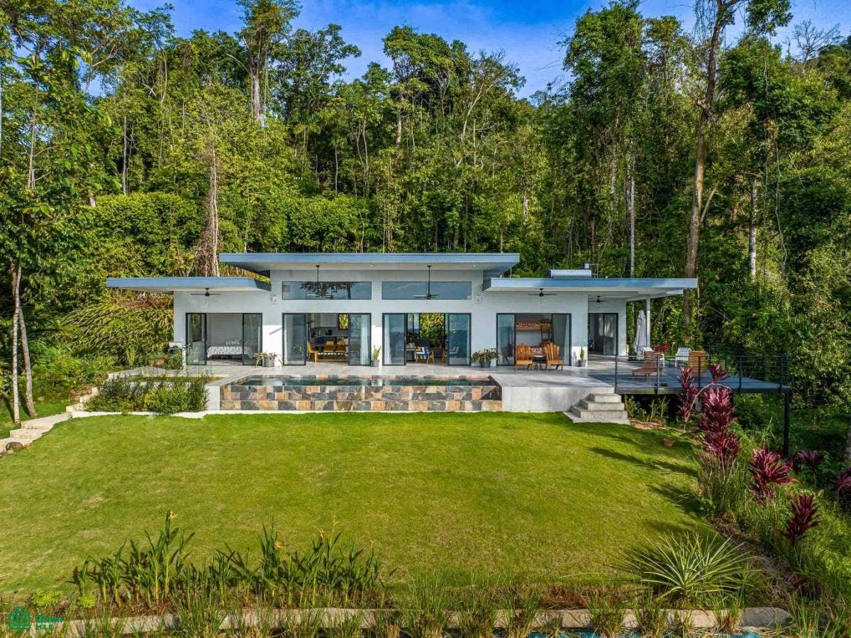 One Level Private and Mod Coastal and Ocean Views Casa Los Delfines, Dominical, Puntarenas, Costa Rica