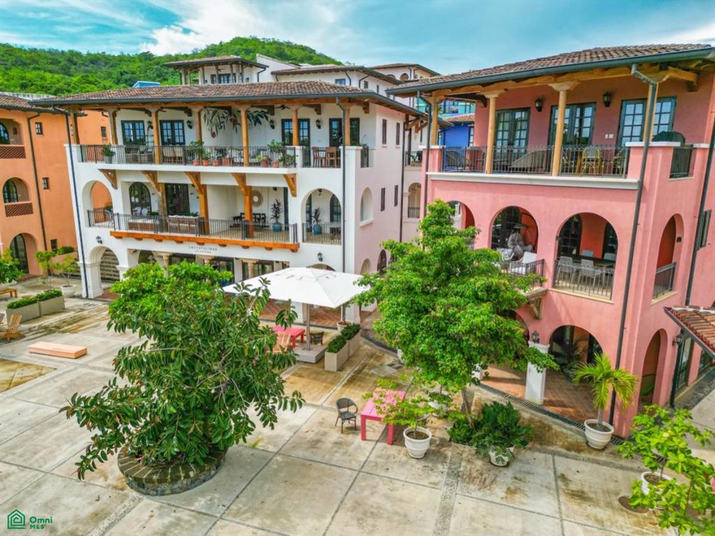 16 Mercado Plaza Santa Cruz Guanacaste