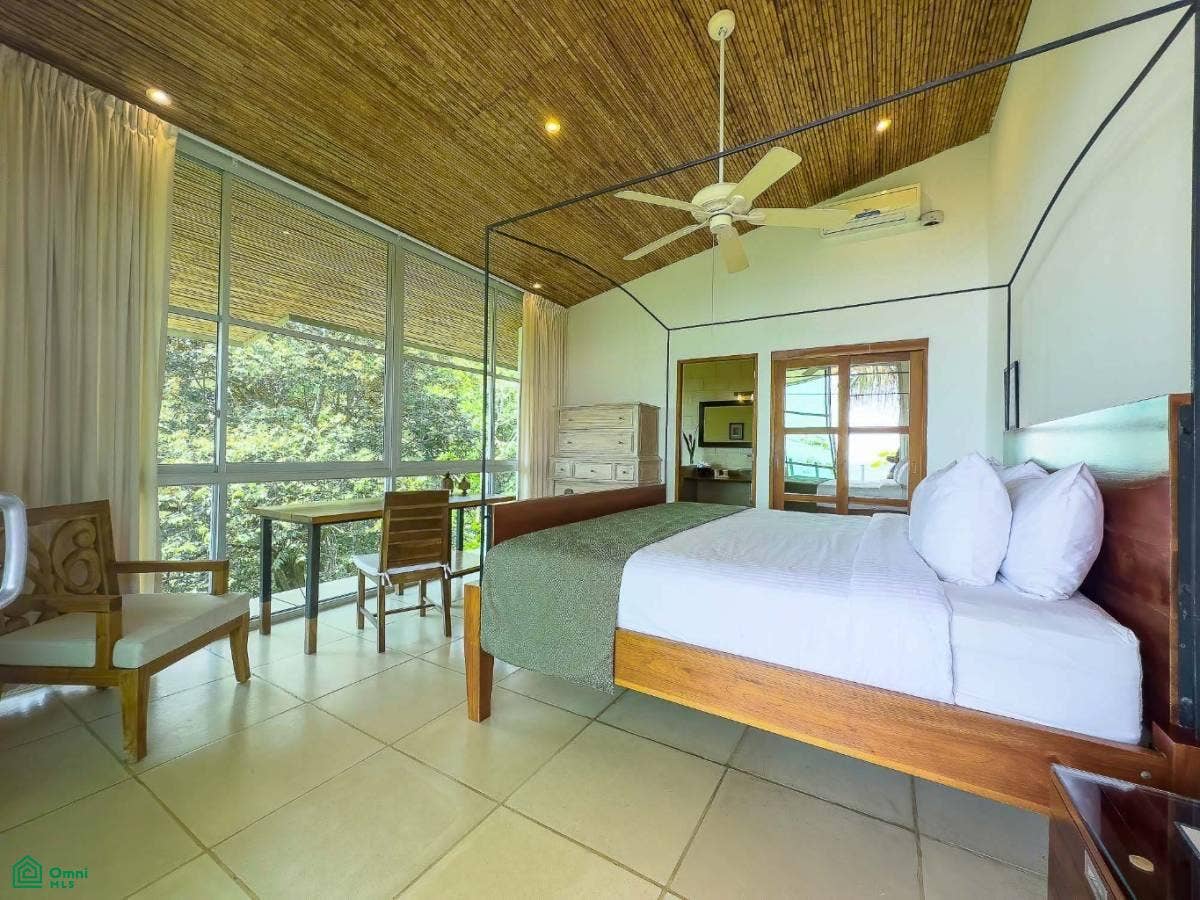 Luxury Mountain and Ocean View Villa, Quepos, Puntarenas, Costa Rica