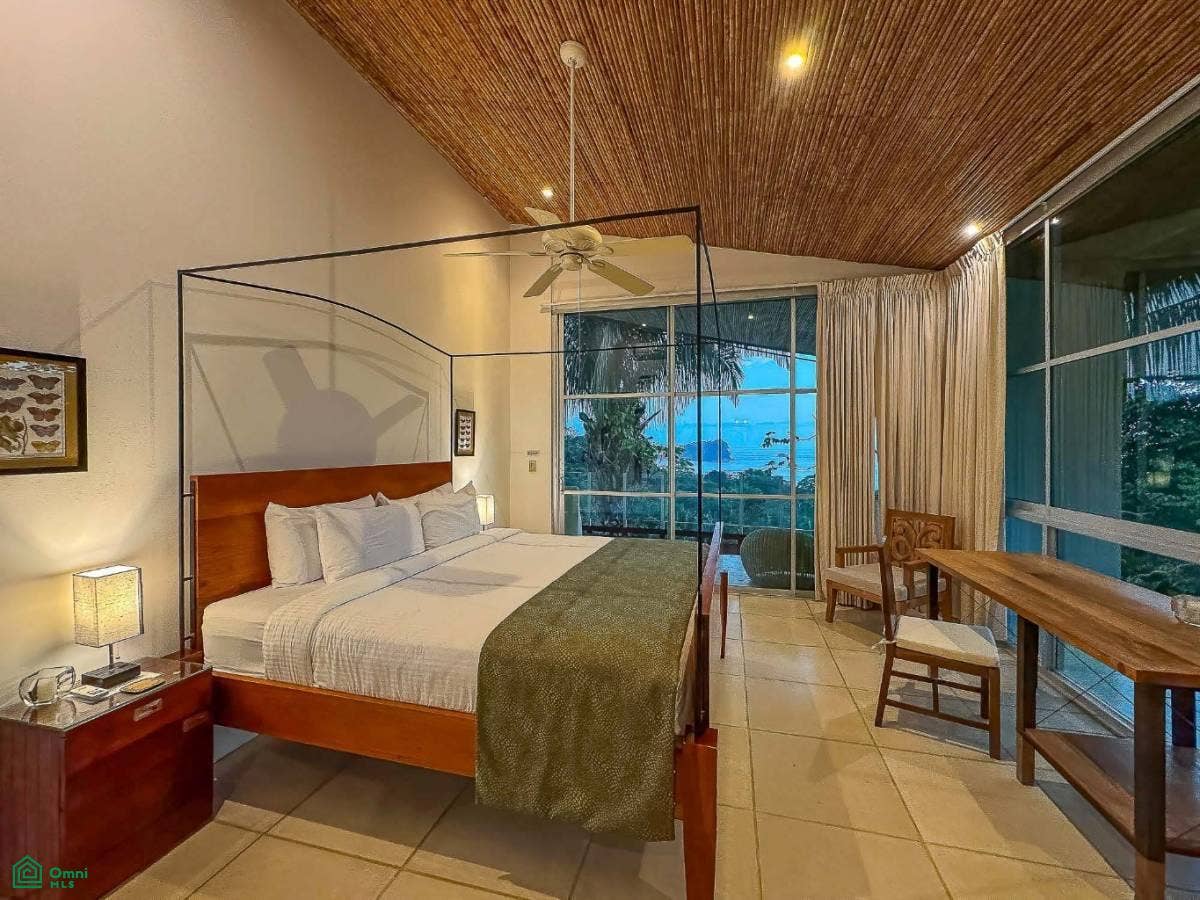 Luxury Mountain and Ocean View Villa, Quepos, Puntarenas, Costa Rica