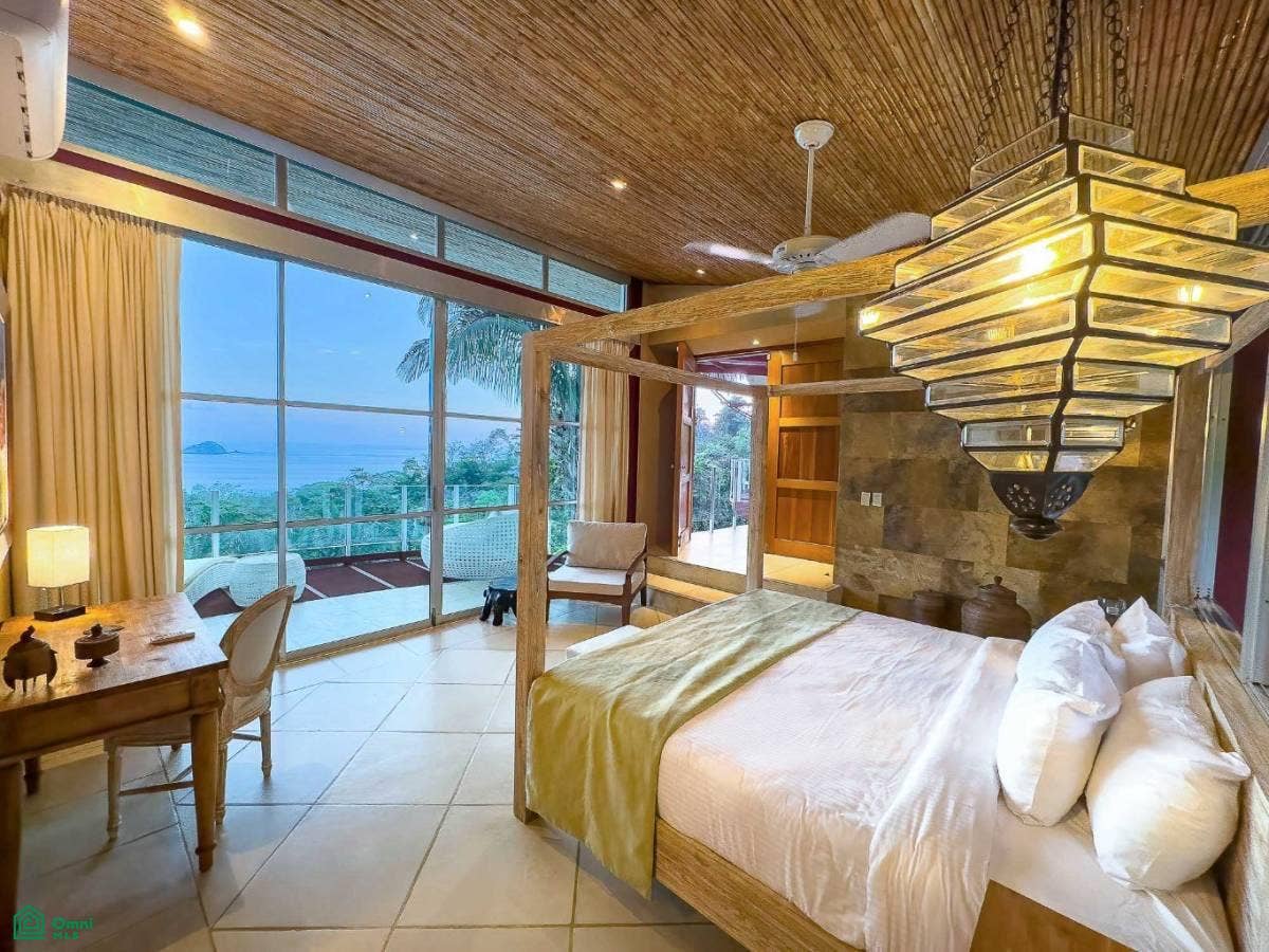 Luxury Mountain and Ocean View Villa, Quepos, Puntarenas, Costa Rica