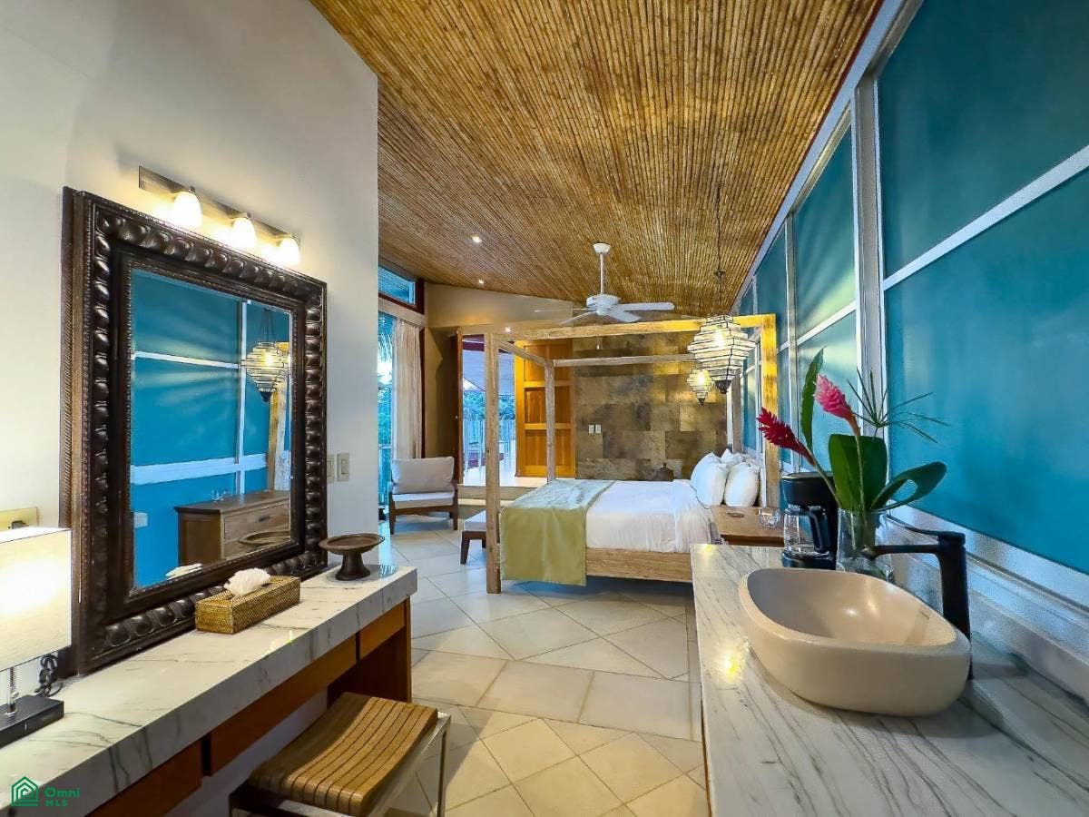 Luxury Mountain and Ocean View Villa, Quepos, Puntarenas, Costa Rica