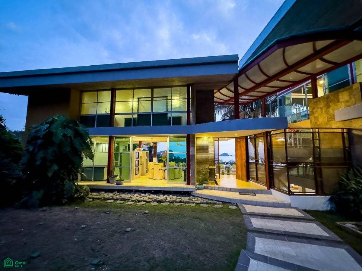 Luxury Mountain and Ocean View Villa, Quepos, Puntarenas, Costa Rica