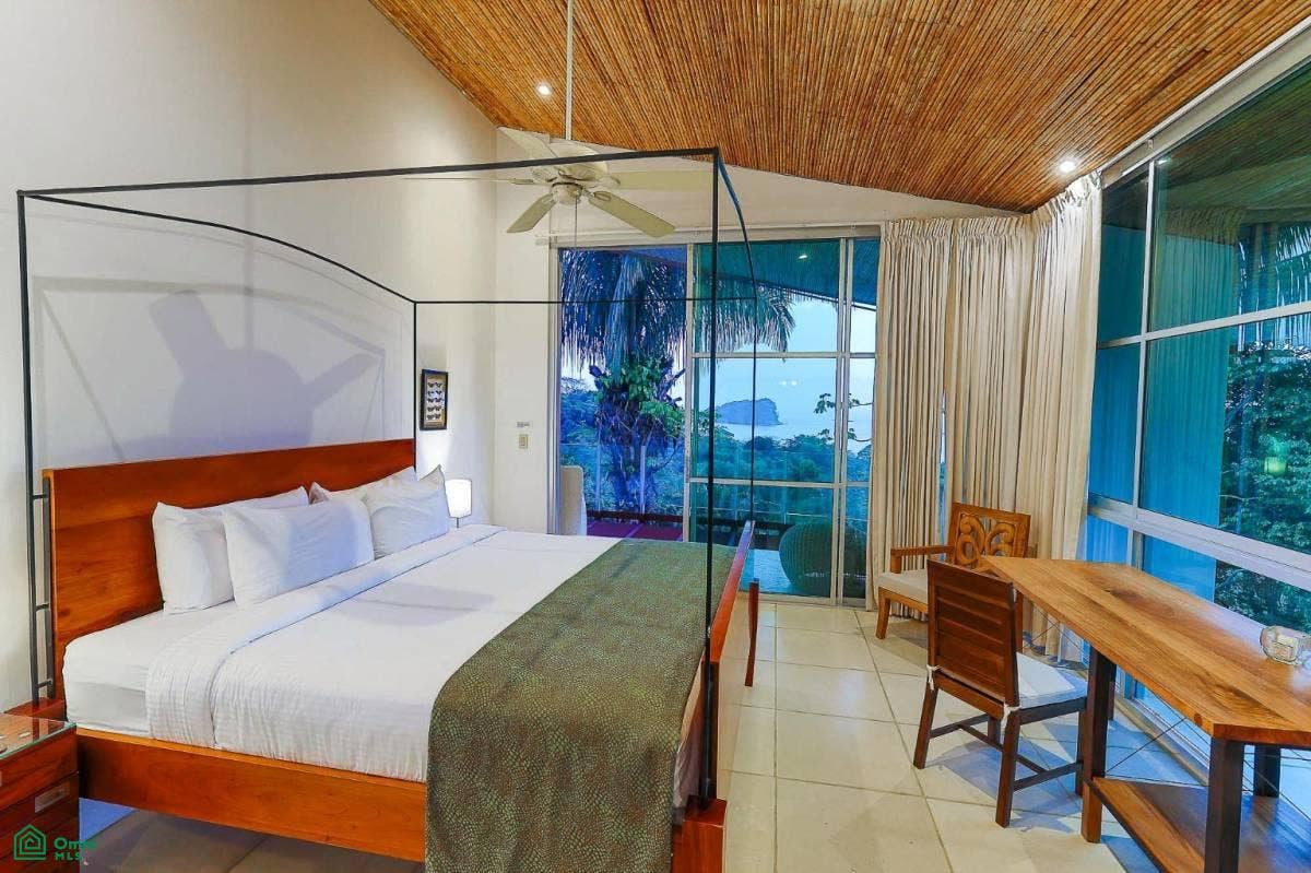 Luxury Mountain and Ocean View Villa, Quepos, Puntarenas, Costa Rica