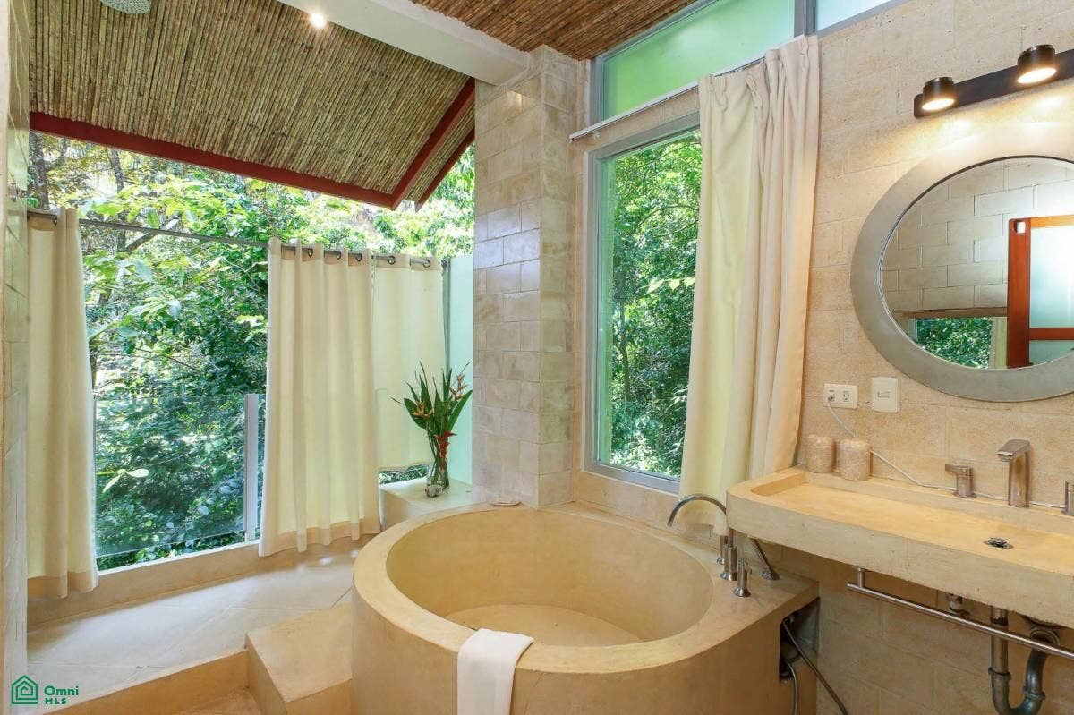 Luxury Mountain and Ocean View Villa, Quepos, Puntarenas, Costa Rica