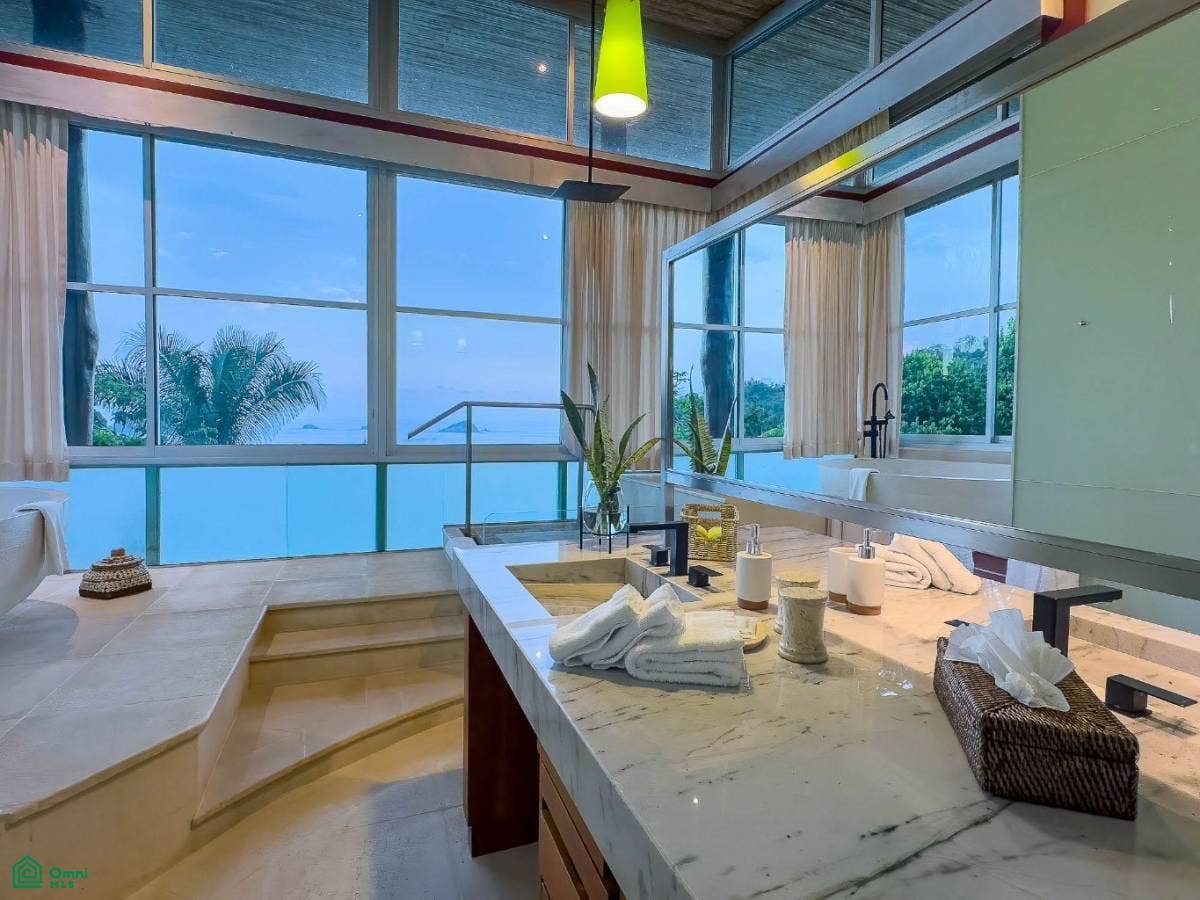 Luxury Mountain and Ocean View Villa, Quepos, Puntarenas, Costa Rica