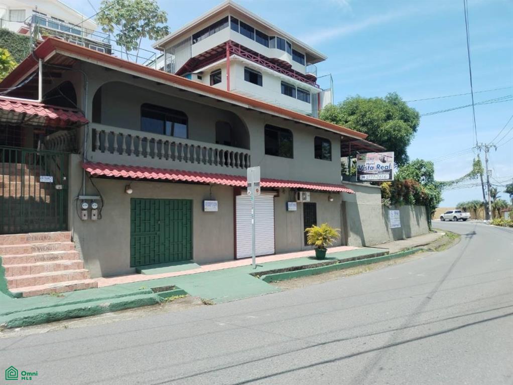 Calle Principal Manuel Antonio Puntarenas