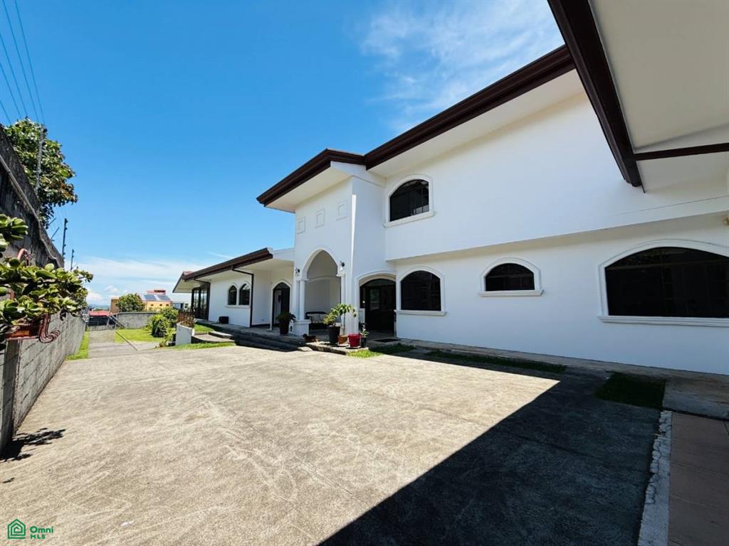 Cuatro Esquinas Santo Domingo Heredia