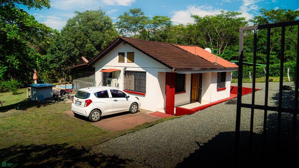 200m Calle Cuarros Trcoles Puntarenas