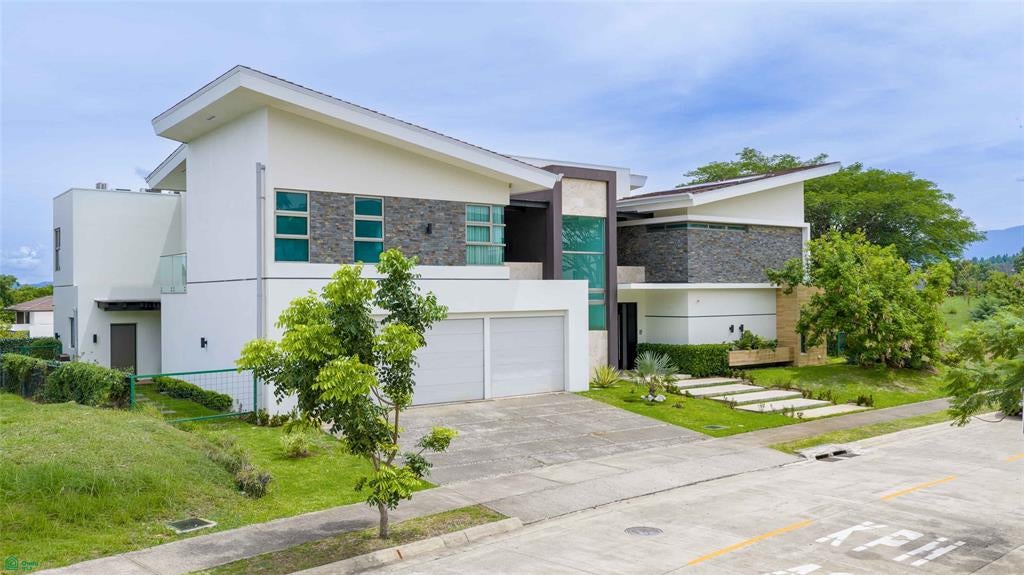 Contemporary Family Residence San Rafael Alajuela