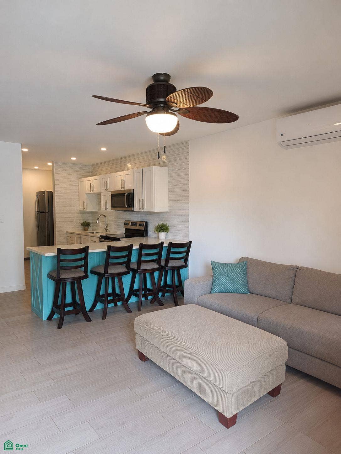 La Iguana Dorada Fully Furnished Condo - Near Playa Grande, Playa Grande, Cabo Velas, Santa Cruz, Guanacaste, Costa Rica 50309 Bright open-plan living area and kitchen with breakfast-bar seating.