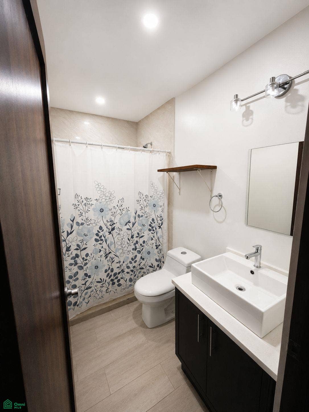 La Iguana Dorada Fully Furnished Condo - Near Playa Grande, Playa Grande, Cabo Velas, Santa Cruz, Guanacaste, Costa Rica 50309 Full bathroom with a modern vanity and tiled walk-in shower.