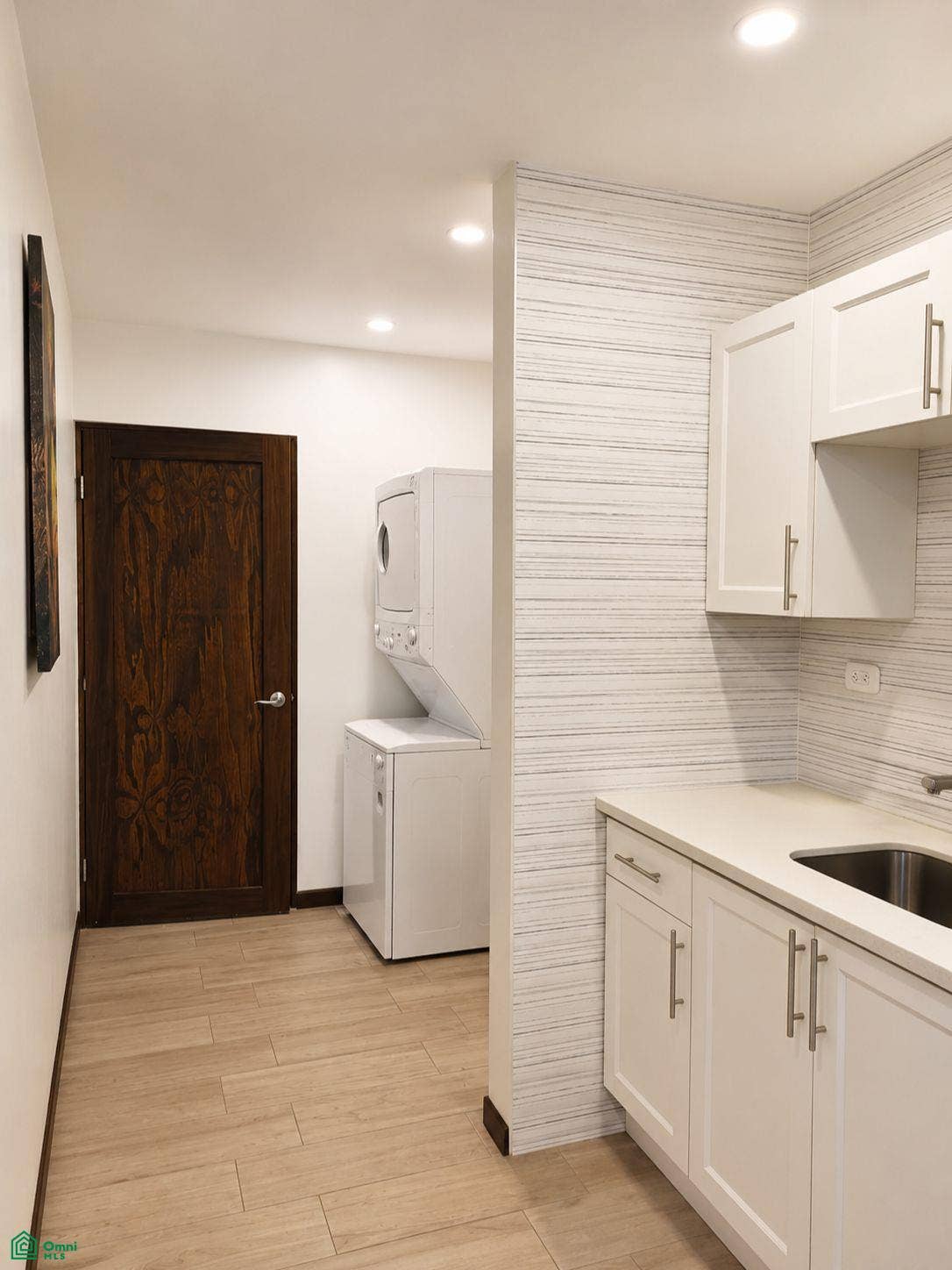 La Iguana Dorada Fully Furnished Condo - Near Playa Grande, Playa Grande, Cabo Velas, Santa Cruz, Guanacaste, Costa Rica 50309 Functional utility area with additional cabinetry, sink and in-unit laundry.