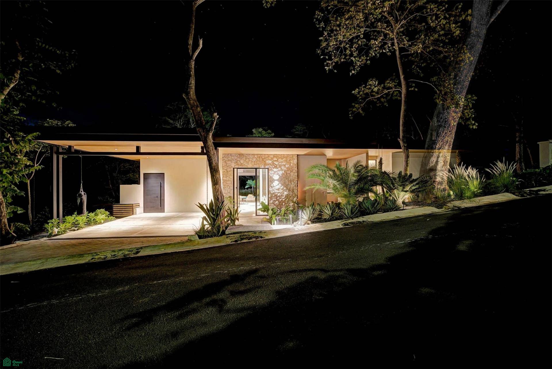 A NOBLE , ARTFUL HOME IN LAS VENTANAS, Playa Grande, Cabo Velas, Santa Cruz, Guanacaste, Costa Rica 50308 A NOBLE , ARTFUL HOME IN LAS VENTANAS, Playa Grande, Cabo Velas, Santa Cruz, Guanacaste, Costa Rica 50308