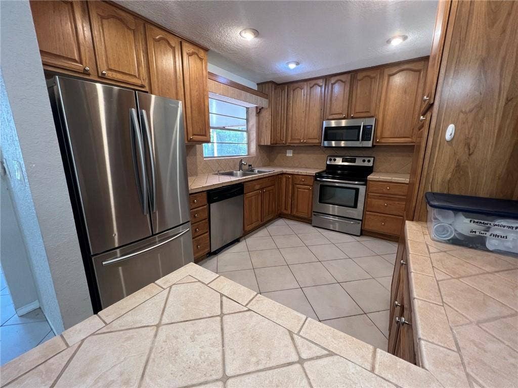 2060 NE 26th St, Lighthouse Point, FL 33064