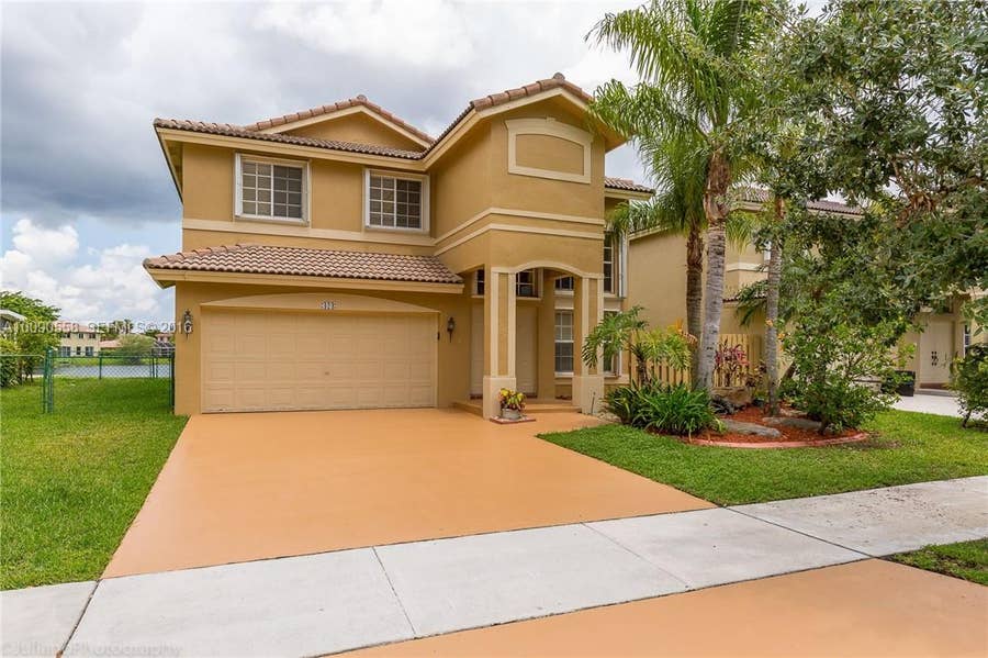 Property photo for 424 SW 205th Avenue, Pembroke Pines, FL