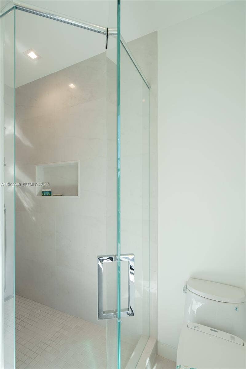 128 Fiesta Way, Fort Lauderdale, Fort Lauderdale, FL 33301 Bathroom 2