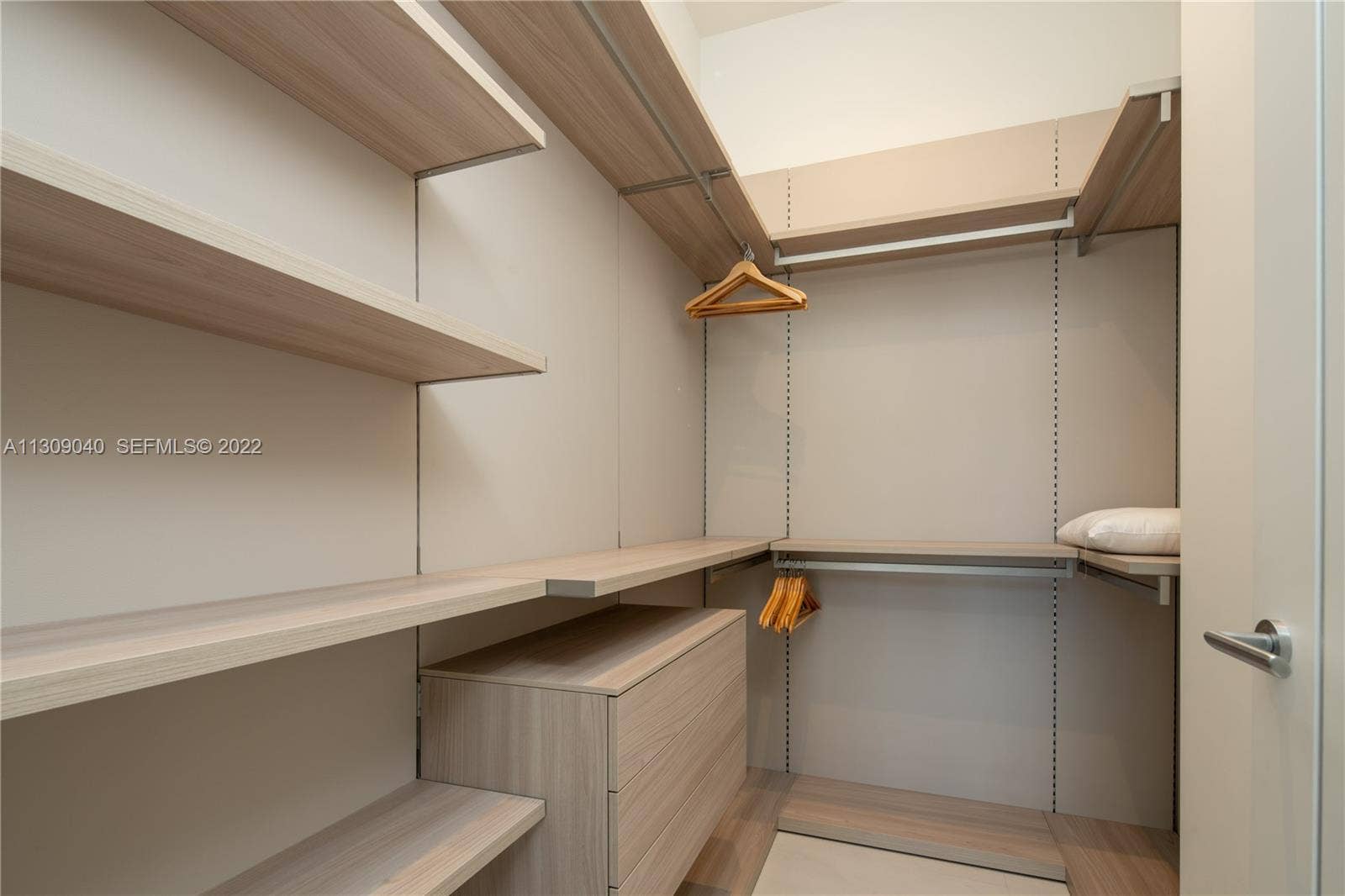 128 Fiesta Way, Fort Lauderdale, Fort Lauderdale, FL 33301 Walking closet