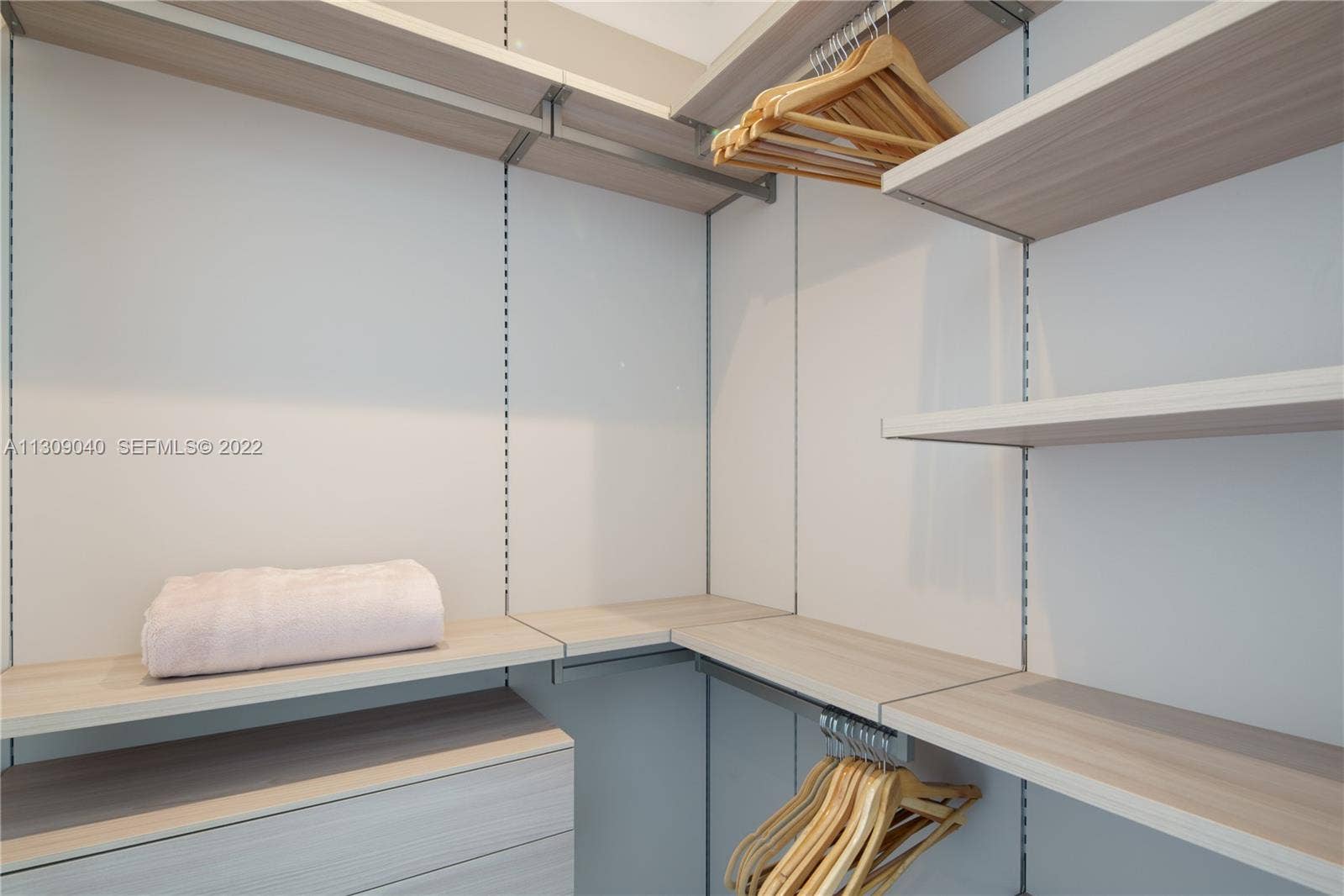 128 Fiesta Way, Fort Lauderdale, Fort Lauderdale, FL 33301 Walking closet