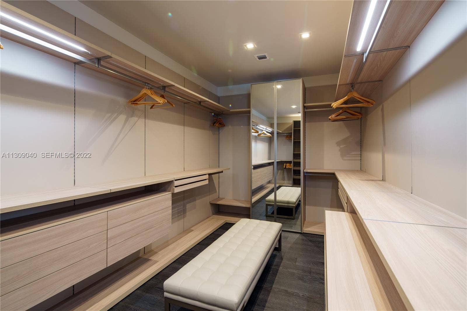 128 Fiesta Way, Fort Lauderdale, Fort Lauderdale, FL 33301 Master walking closet